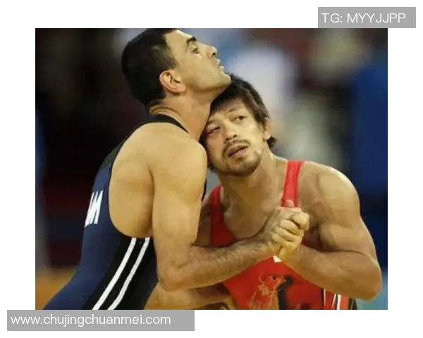 足球意外袭胸瞬间回顾运动场上的惊险与欢笑交织